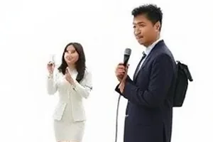 长街拾光老街实景剧照，手写招牌与老式电线杆
