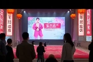 第七个夏天剧照，蝉鸣午后老式居民楼走廊